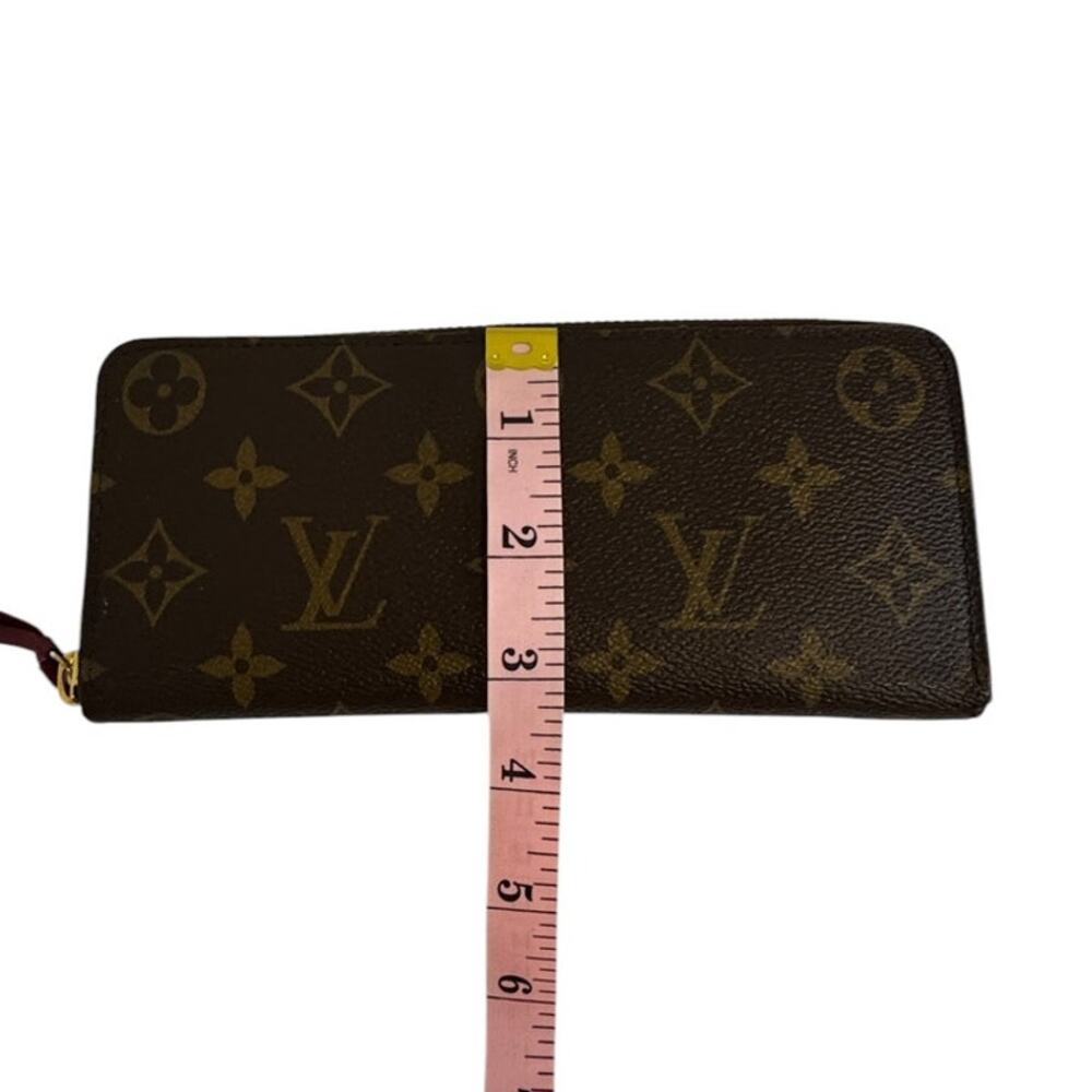 Louis Vuitton Zippy Wallet Monogram and Red Interior Gold Hardware Zipper Close - Picture 4 of 8